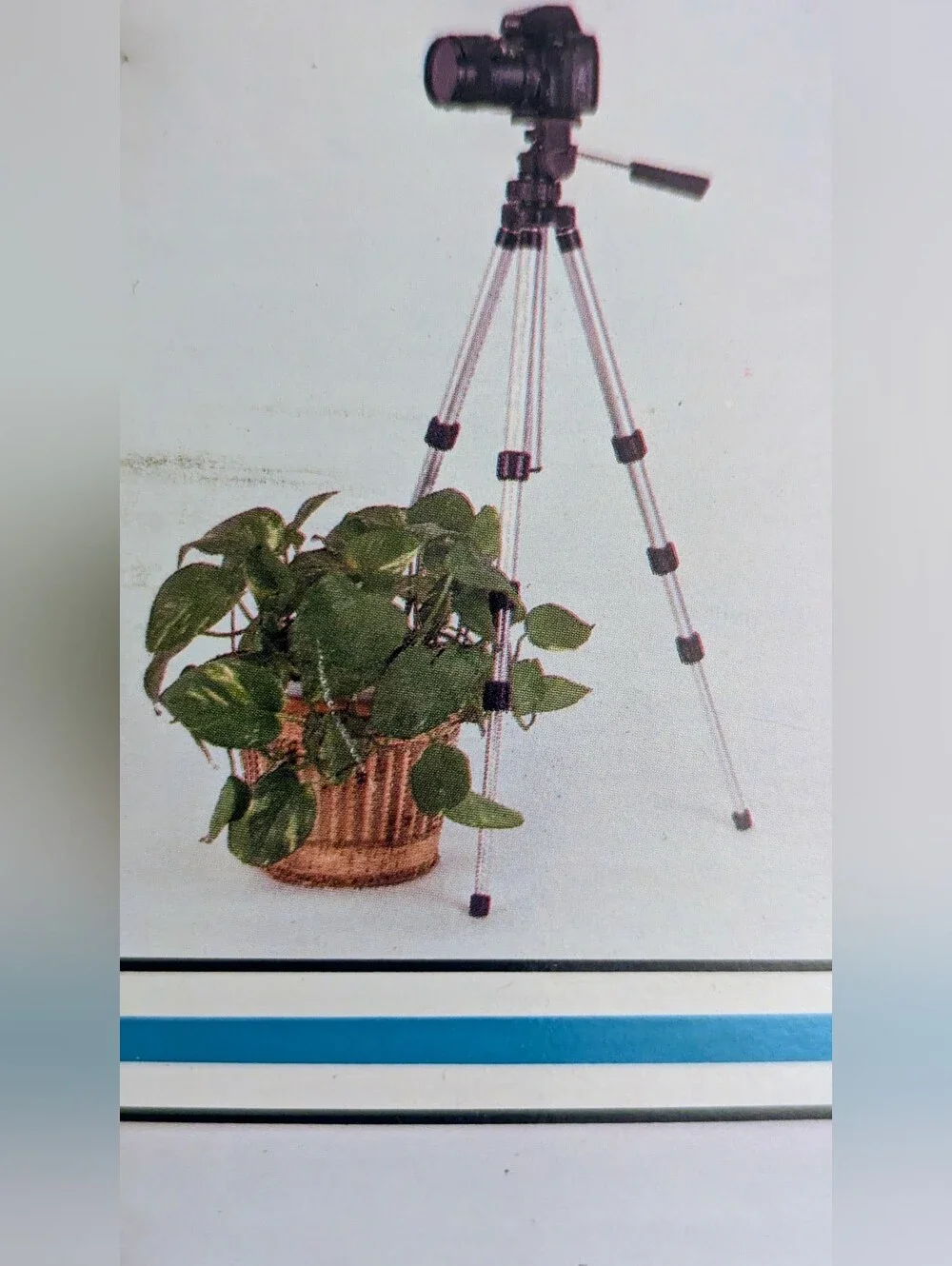 Sakar TR-1S Photo / Video Camera Tripod 4 Section (Extends 50.5”). Original Box.